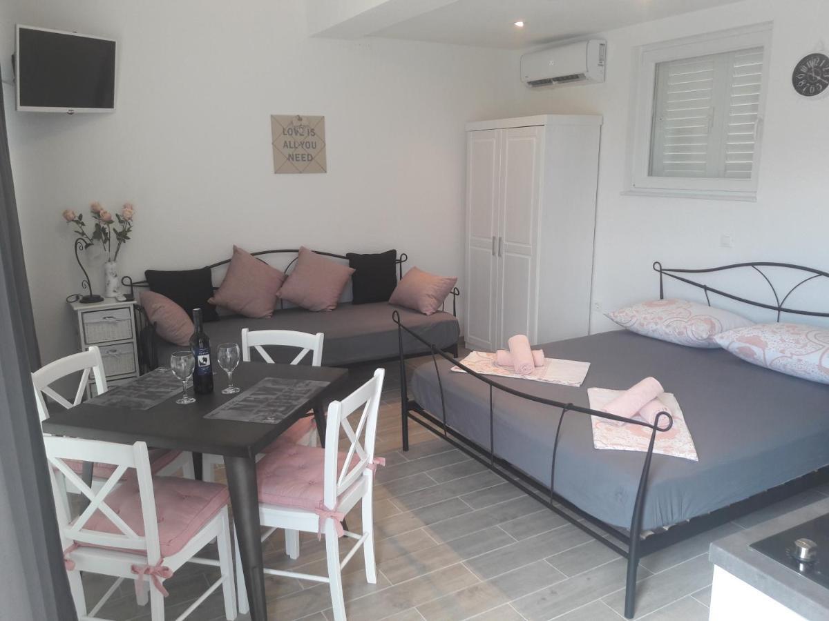 Nessa & Meli Apartment Makarska Exterior photo