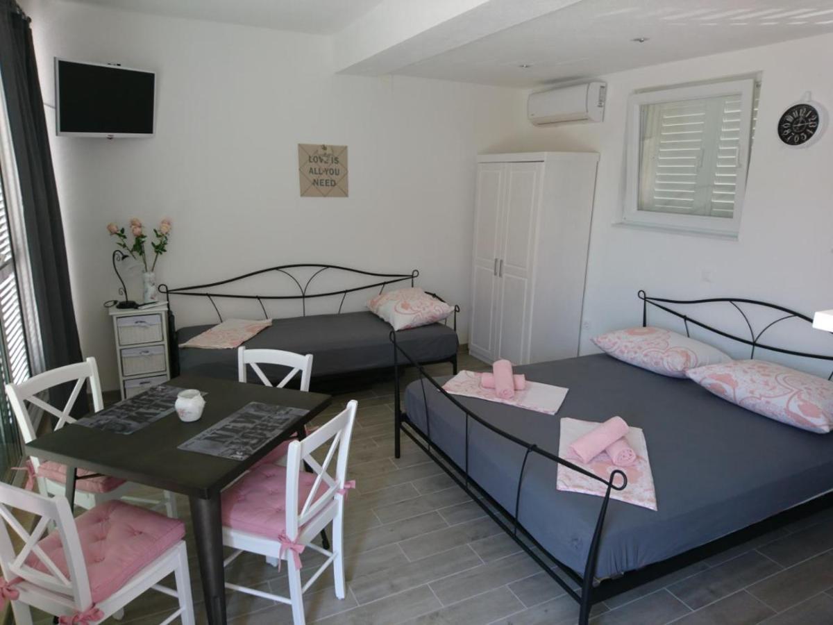 Nessa & Meli Apartment Makarska Exterior photo