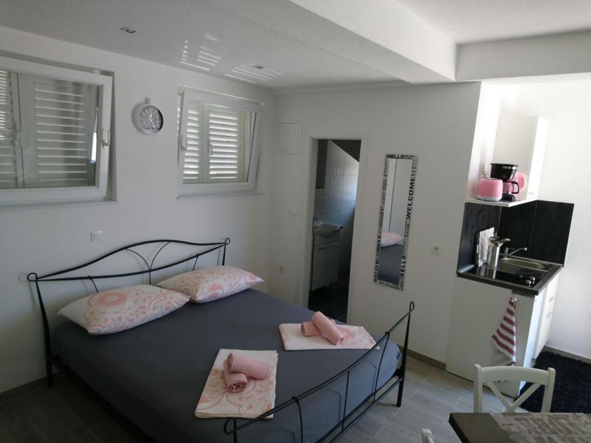 Nessa & Meli Apartment Makarska Exterior photo