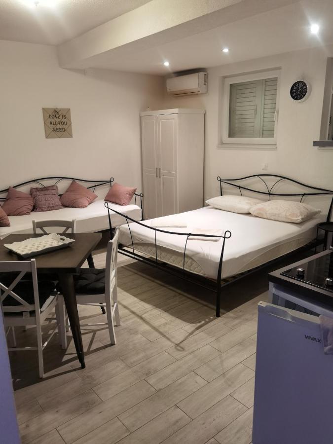 Nessa & Meli Apartment Makarska Exterior photo